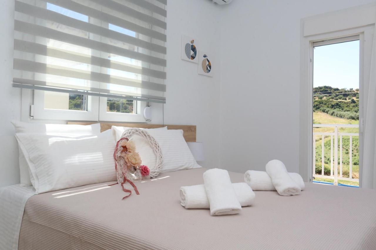 Mare Monte Luxury Apartments 1 Nea Skioni Bagian luar foto
