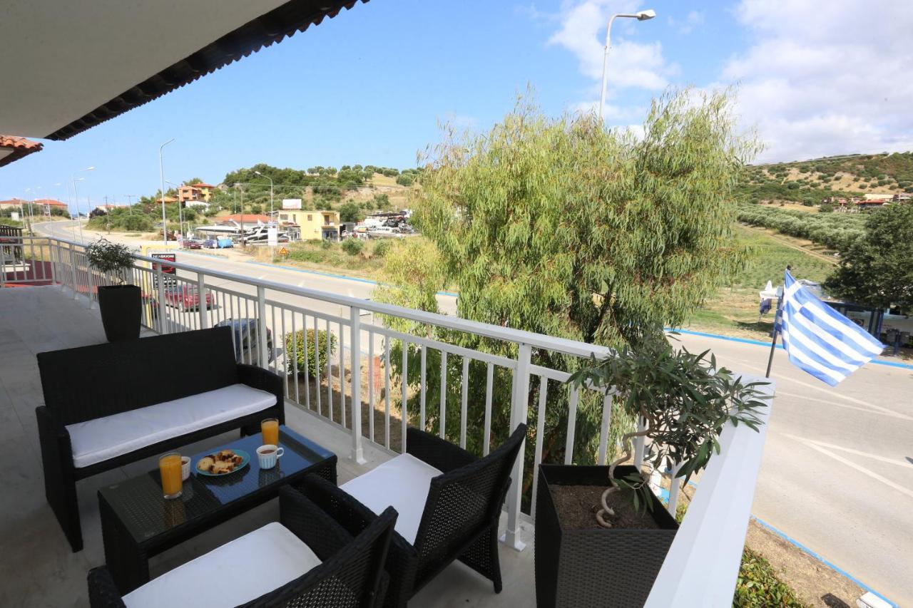 Mare Monte Luxury Apartments 1 Nea Skioni Bagian luar foto